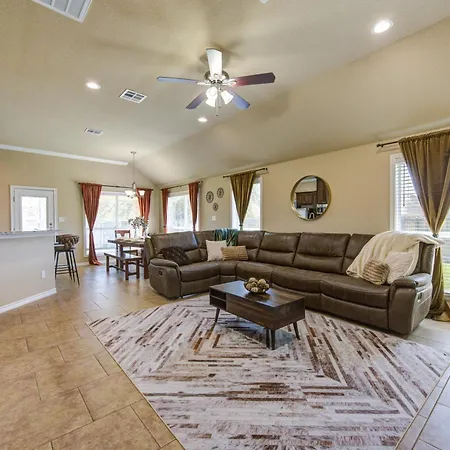5Bd - Backyard - Pool Access - 5 Mins To Texas A&M Villa